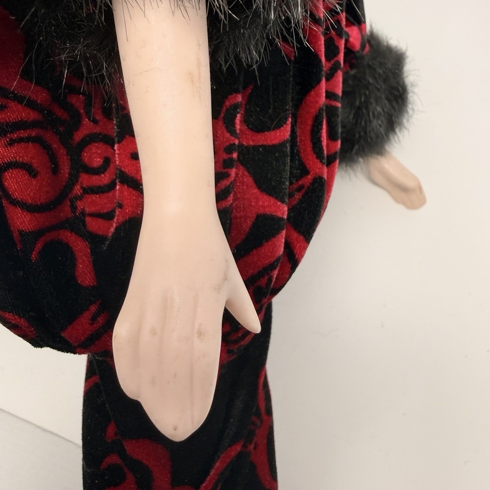 Vintage Style Porcelain Boudoir Lady Doll Red Black Fur Trim Damask Robe 19" - Picture 13 of 15